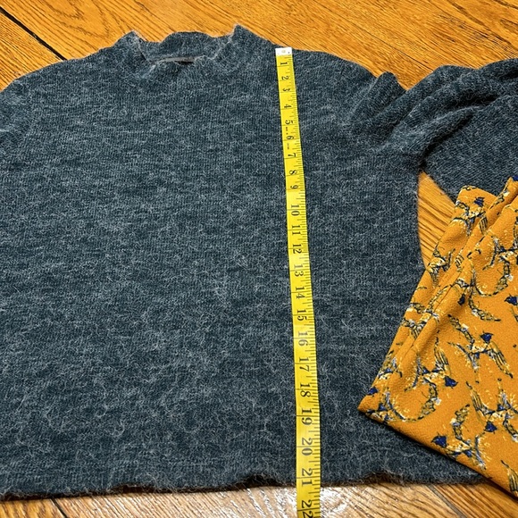 Lana Lee Canada blue knit sweater. Fabric and size tag missing. Size Medium. - Picture 8 of 15